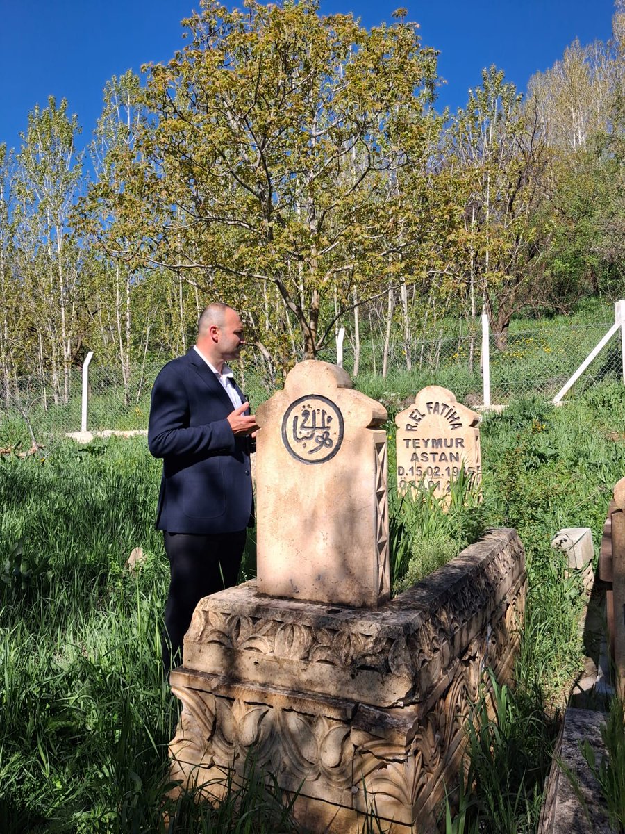 aastan65's tweet photo. Kurban Bayramı’nı köyüm olan Gevaş Yanıkçay Köyü’nde geçirdim.Bayram namazının ardından aile büyüklerimizin kabirlerini ziyaret ettim.
Bu vesileyle ahirete irtihal eden bütün büyüklerimize ve büyüklerinize Allah’tan rahmet diliyorum.
Mübarek Kurban Bayramı’nızı tebrik ediyorum. https://t.co/iGL6kBnYeG