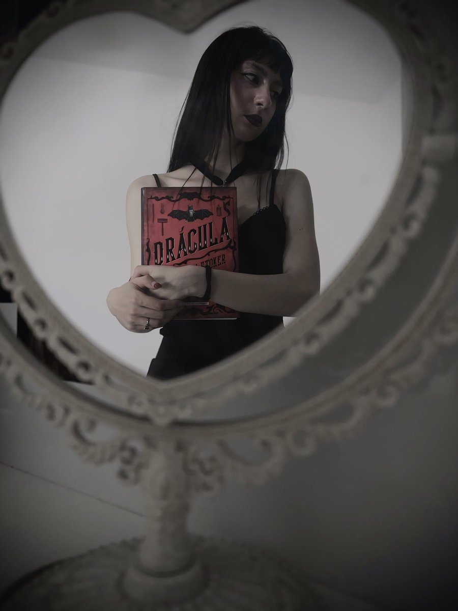 deepvoicess's tweet photo. 🦇🥀 https://t.co/GZhkvVugIS