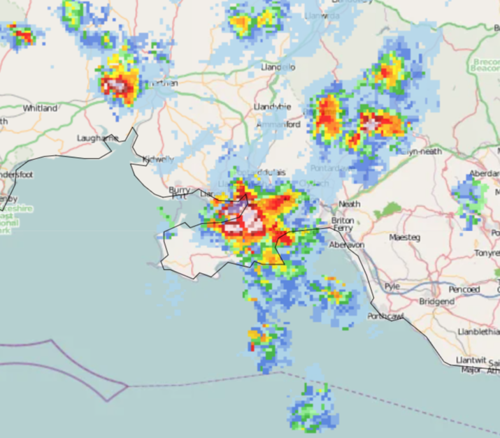 UK Thunderstorm Updates tweet media