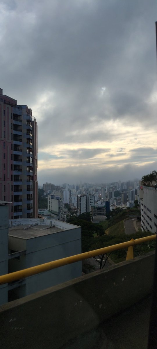 brumednasup's tweet photo. editando modelo do canva pra um trabalho kkkkkk https://t.co/C33m1DdrGT