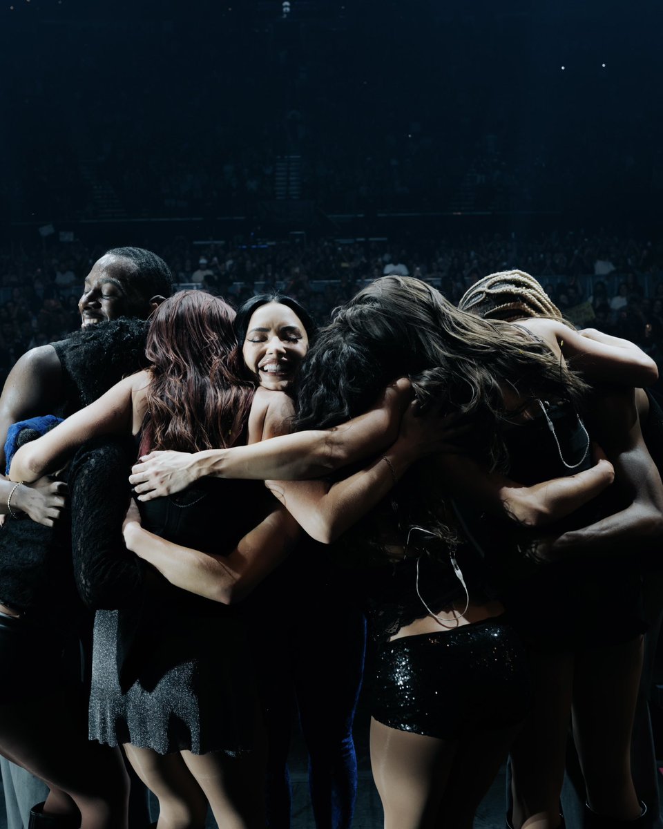 Demi HQ tweet media