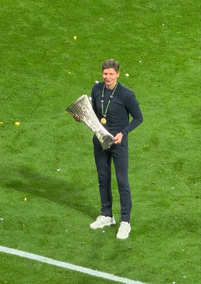 The Beak of Beak Street 🏆 🏆 🏆 tweet media