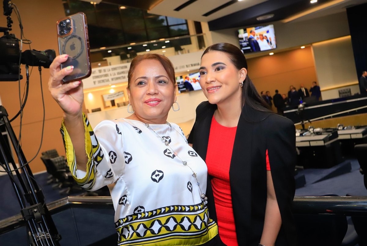 Alexia Rivas🇸🇻 tweet media