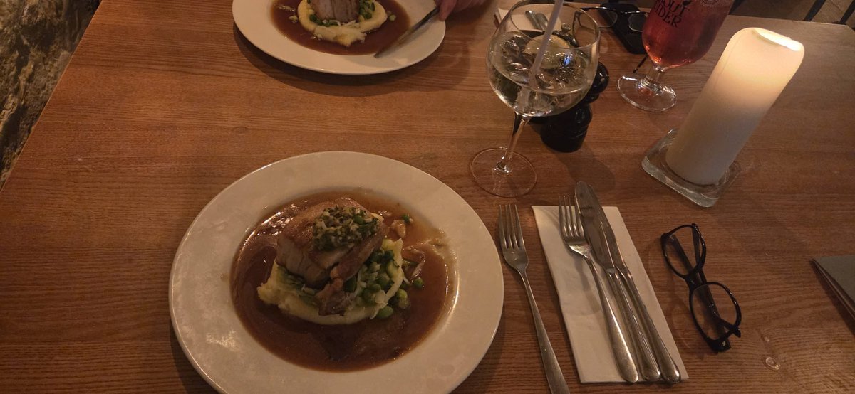 caseytwo's tweet photo. A walk and a meal around  a cooler Warwick tonight. https://t.co/949xiRx8Zz