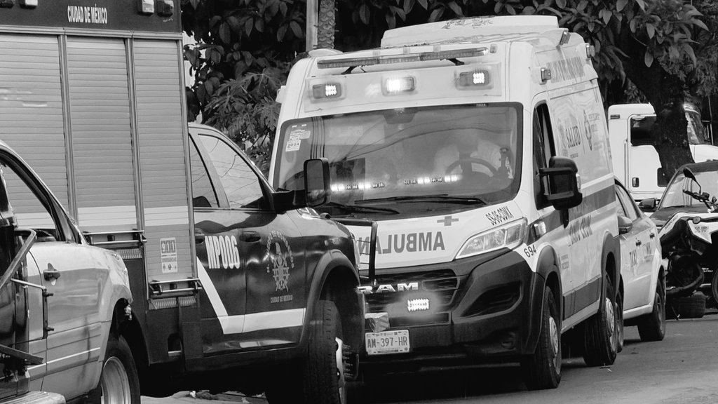 Lisethgutierrz's tweet photo. #Adulto mayor #pierde la #vida por #sumersión en #cisterna,en la calle de #Cairo y Nápoles
Romero Rubio Alcaldía @A_VCarranza
#Qepd .
Servicios de emergencia laboran https://t.co/YnnfDZaa2x