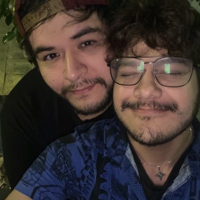 sebrg8's tweet photo. una fotito con el amor de mi vida >_< https://t.co/k31kX8JdX0