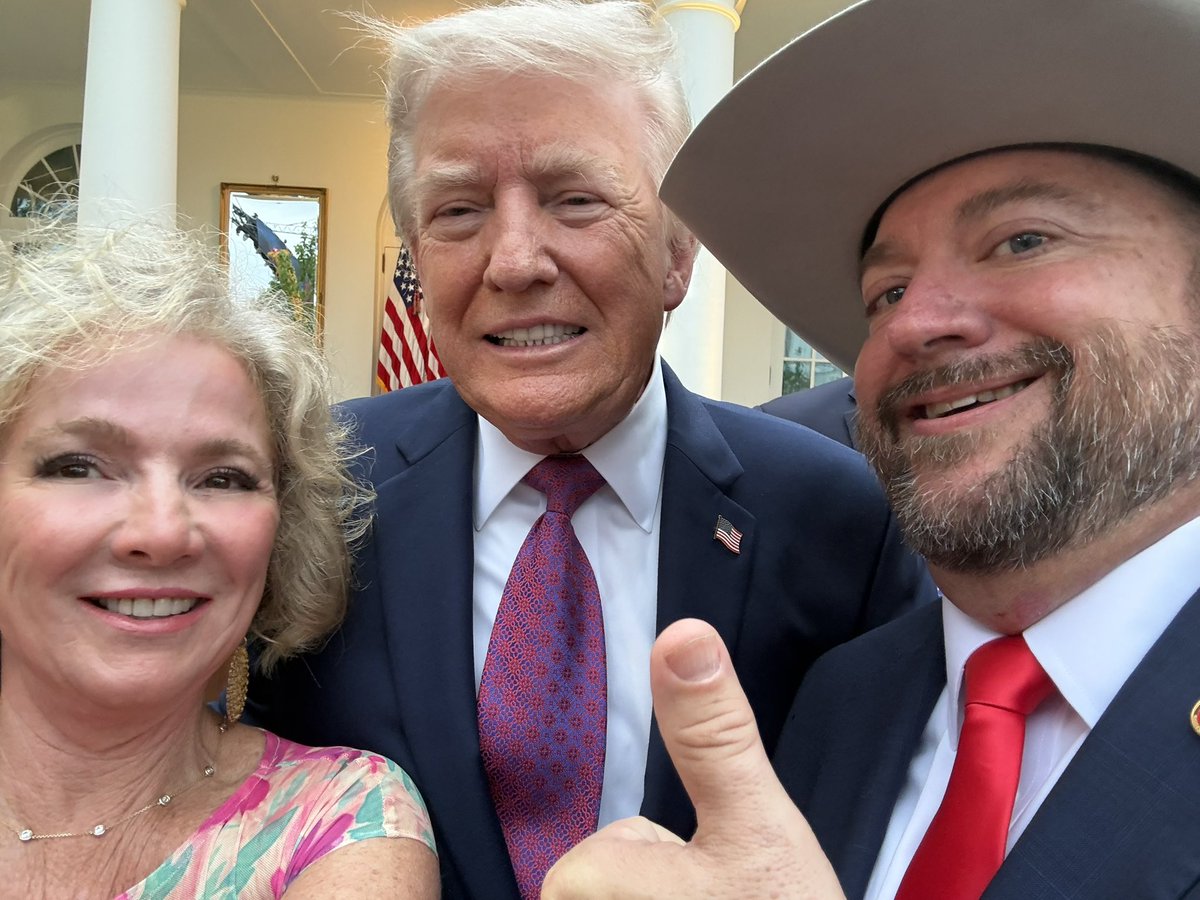 WmFeely's tweet photo. What an absolutely incredible, once-in-a-lifetime evening!

As the Republican National Committeewoman and Committeeman of Nebraska, we had the honor of dining with President Trump in the White House Rose Garden tonight. The setting was pure magic beautiful flowers, historic surroundings, and the energy of real American leadership.

Grateful beyond words for the opportunity to share a meal and conversation with one of the most consequential figures of our time. Moments like this remind you why this country is so special.

Thank you, Mr. President! 🇺🇸
(Thank you, @FanchonBlythe for facilitating the photo op!!!)