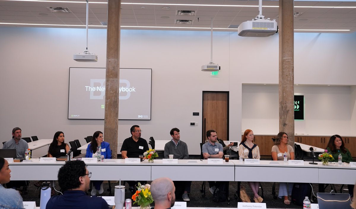 simpli_fi's tweet photo. A few highlights from day 1 of our B2B Summit!

This year’s focus is “The New Playbook” for B2B marketing.

Great conversations, strong sessions, and a lot of valuable time spent with our incredible partners. https://t.co/i2NIlE0Tza
