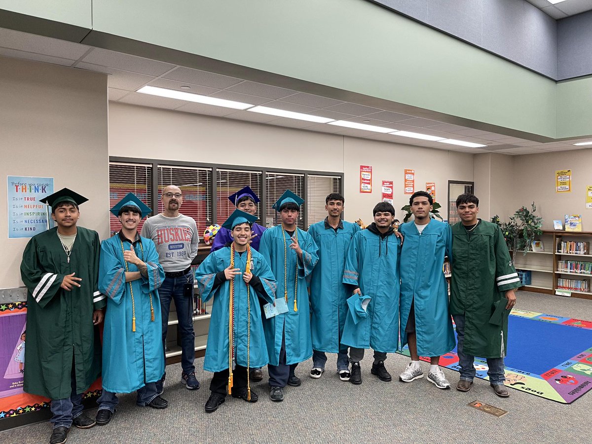 HREMustangs's tweet photo. Mr. Verduzco, fourth grade teacher, posing with his former fourth grade students. https://t.co/9XOWerTQXB