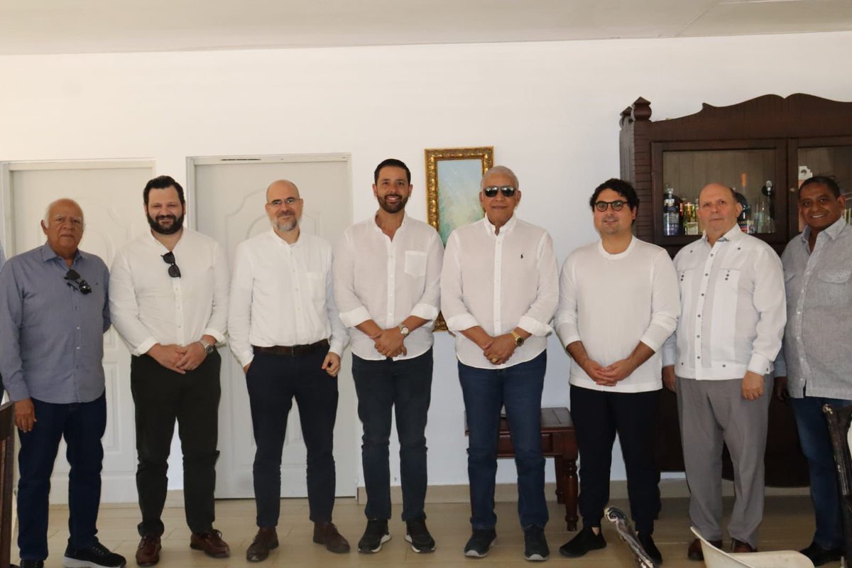 maprerd's tweet photo. Andrés Bautista, junto al director de RD Vial @HostosR, recorrió la carretera Ramón Cáceres para iniciar los estudios técnicos de su ampliación, una obra dispuesta por el presidente @luisabinader que fortalece la conectividad, seguridad vial y desarrollo en Espaillat. https://t.co/wqAlTYTxYC