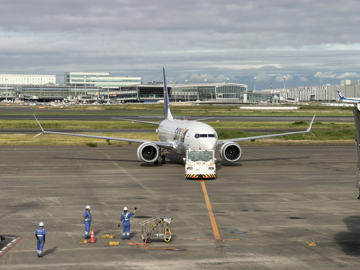 Aobuta34's tweet photo. スカイマーク737MAX初便
JA738A、ただいま19番にスポットインしました！！
乗ります！！ https://t.co/jo5rtV8jhy