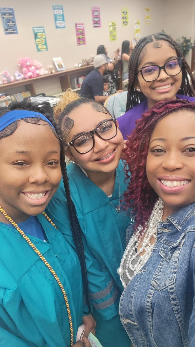 HREMustangs's tweet photo. Mrs. Martin (Ms. T. Johnson) posing with former math lab students. https://t.co/Rk1iS2Ae4Q