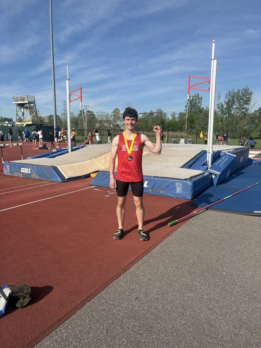 Bville_Bees's tweet photo. Doug Clark section champ in PV 12’6” vault. 
Well done Doug! https://t.co/V11GdB2Xmb