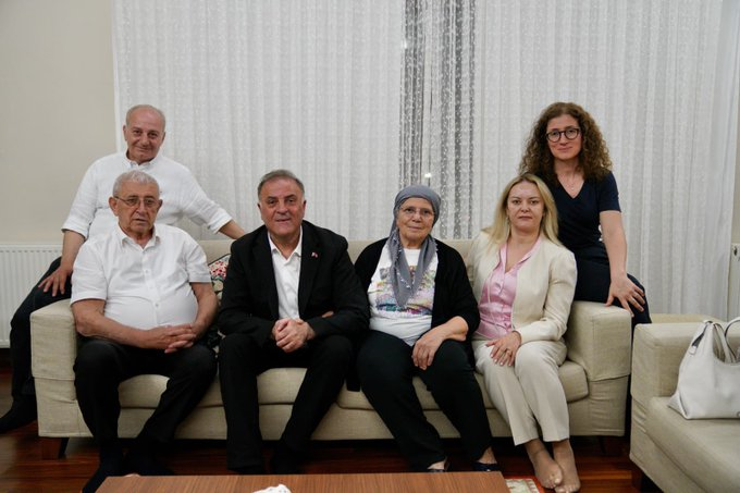 İBB Başkanvekili Nuri Aslan ve eşi Özlem Aslan, Ekrem İmamoğlu'nun ...