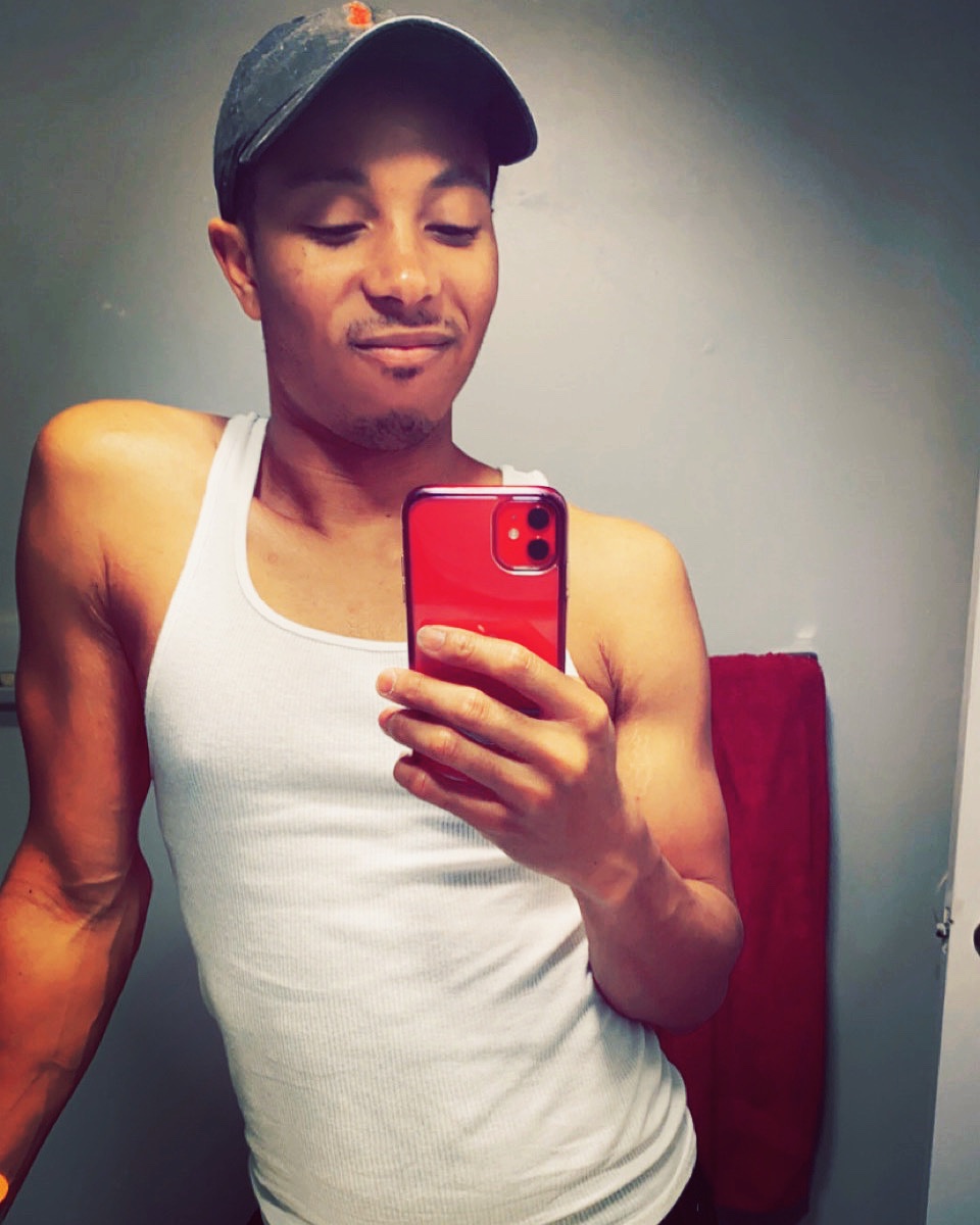 Findomcameron's tweet photo. It’s Friday and you know what that means 🤑 https://t.co/RxCGnGyxQK