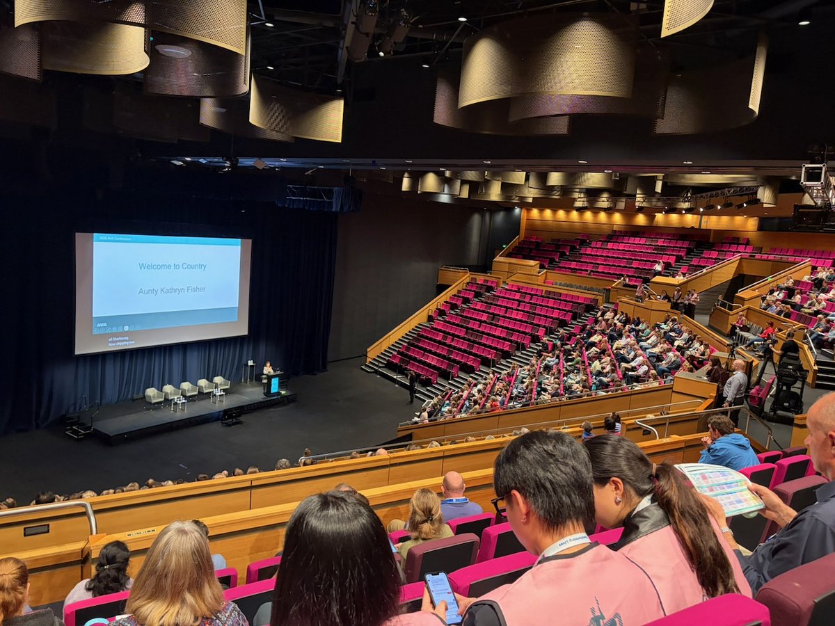VetGurus's tweet photo. It's conference time: This week (episode 455) we dive into the Australian Veterinary Association (AVA) annual conference, held in Brisbane, Queensland.
Also: Marsupials previously thought extinct discovered in New Guinea.
@VetGurus 
https://t.co/a2VppSG6wU https://t.co/HiunIg5gdb