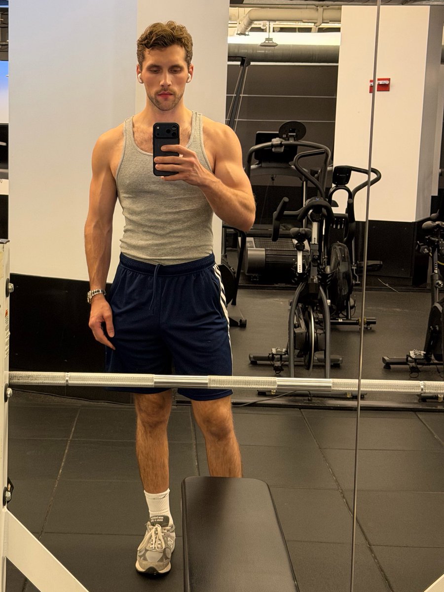 bri_guyyyy's tweet photo. Quick pump https://t.co/6LdrXibxUP