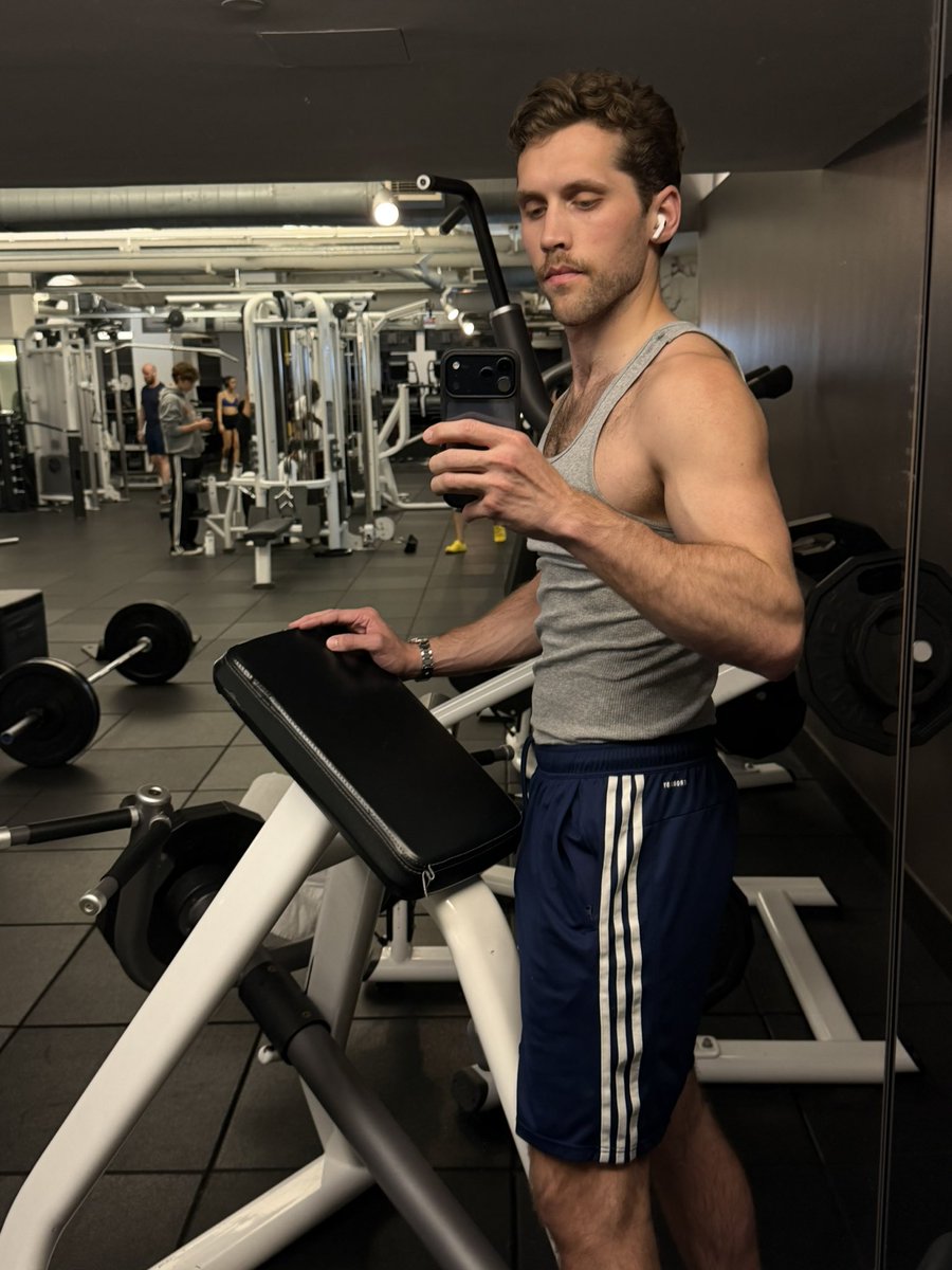 bri_guyyyy's tweet photo. Quick pump https://t.co/6LdrXibxUP