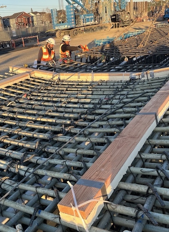 vtabsv2's tweet photo. At the tunnel eye, crews are using Glass Fiber Reinforced Polymer rebar, allowing the Tunnel Boring Machine to break through safely and efficiently. 🔩

Fun fact: It is about 4× lighter than steel and stronger in tension.

#VTABSV2 #BARTSiliconValley @VTA https://t.co/cnsNjf7exl
