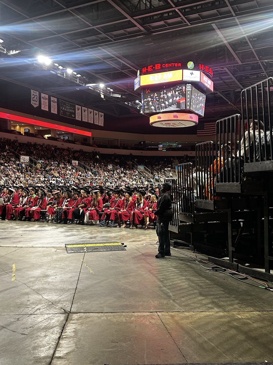 Coach_Hill2's tweet photo. Stereotypes were proven wrong! Generational curses were broken! Family Pioneers finished the race ! Barriers were broken and expectations have risen! Congrats to the graduating class of 2026! Let y’all’s light shine!!  #nWo 🐺🔴⚫️ https://t.co/deQVnBWy4g