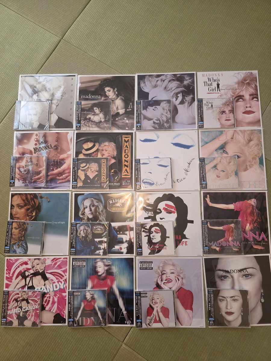 JaviReyesAB's tweet photo. @itsreallybruno Warner Japón no opina lo mismo. Acaba de reeditar la discografía con las portadas estándar. https://t.co/b520YtzmaS