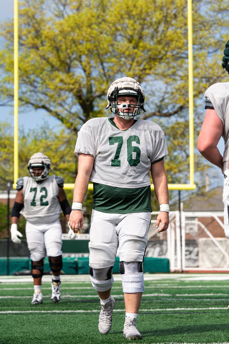 AlexCit53's tweet photo. Enjoyed some time back in the 904! Great training sessions at D1 Jax, sidelines for the spring game at Fletcher, and got to put my cap and gown on and walk the halls of my old elementary school! Back to business in NY this weekend for the start of summer camp! #LetsFly @Wagner_Football @WagnerAthletics @FBCoach_Sino @CoachCzeluz @Star_ReadyAth @TheeConorBlount