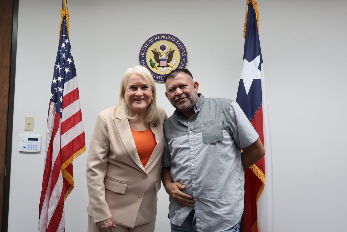 RepSylviaGarcia's tweet photo. Great to meet with immigrant families and students in the fight & CDL drivers today in Houston.

Truck drivers and workers in the logistics industry keep our economy moving, yet many are being impacted by harmful policies and uncertainty.

We must continue supporting the workers and families who are essential to our supply chains and communities.

@FIELHouston
