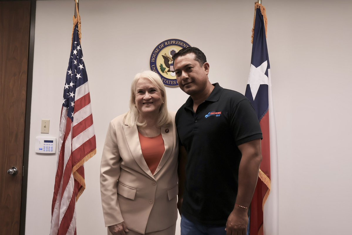 RepSylviaGarcia's tweet photo. Great to meet with immigrant families and students in the fight & CDL drivers today in Houston.

Truck drivers and workers in the logistics industry keep our economy moving, yet many are being impacted by harmful policies and uncertainty.

We must continue supporting the workers and families who are essential to our supply chains and communities.

@FIELHouston