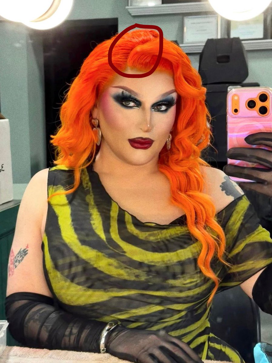 luckyclosure's tweet photo. how did she move where her hair was growing from? https://t.co/5LOK0QCCDg