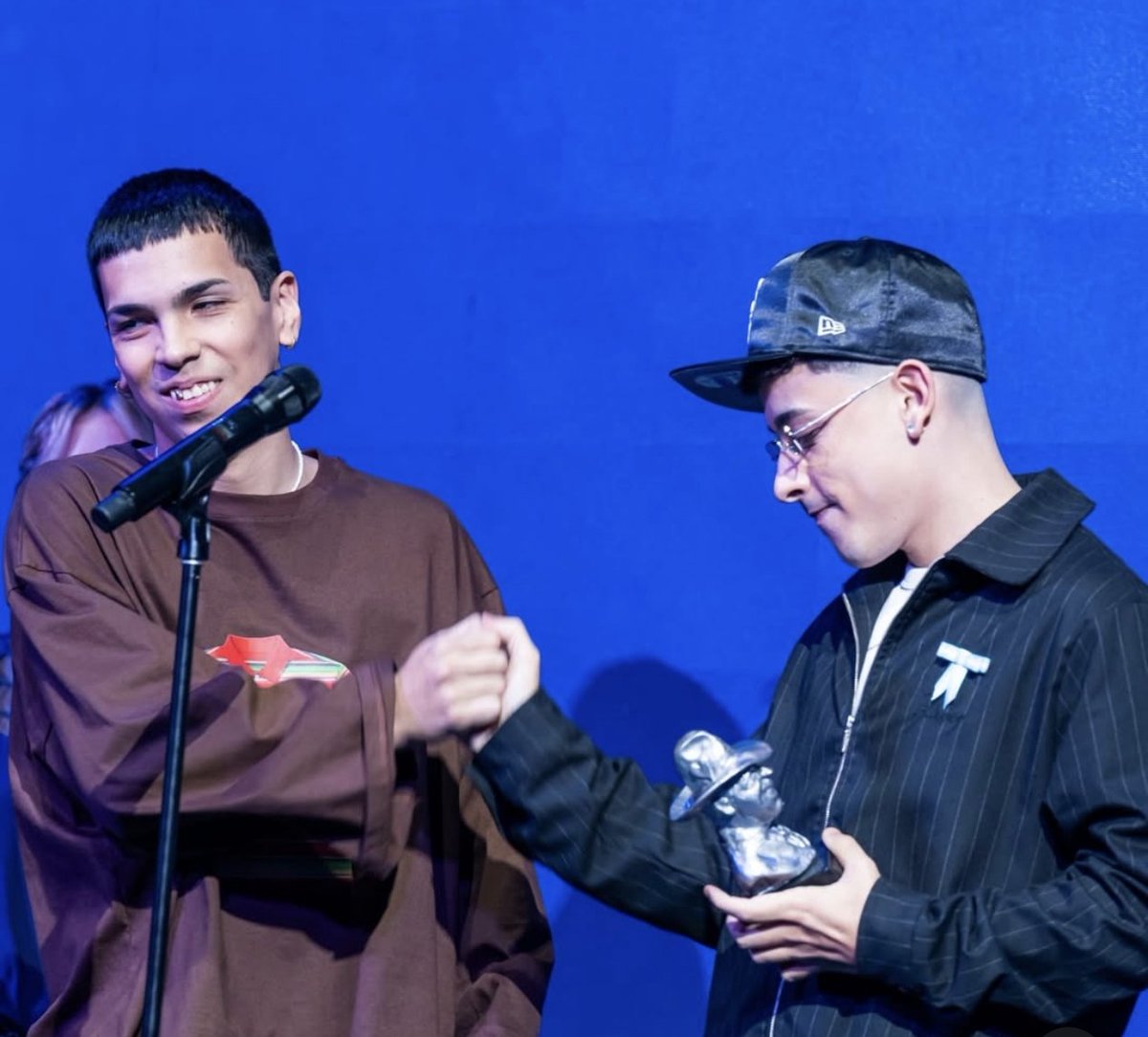 MiloJData_'s tweet photo. Trueno junto a Milo J recibiendo el Premio Gardel a mejor colaboración urbana con su canción "Gil"🇦🇷🧉 https://t.co/cRgYCkkWfS