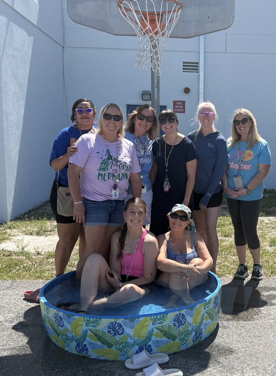 AllisonSparkman's tweet photo. #thirdgrade #waterday https://t.co/oIHQeBLPsK
