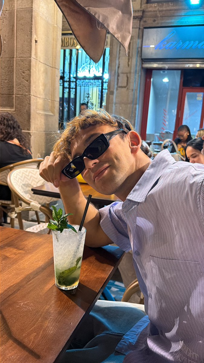 Denuuugonzalez's tweet photo. @BautiMascia El primer bar cerró, así que cambiamos (seguimos con el mojito) ampliaremos 👀 https://t.co/ySbKooUkMH