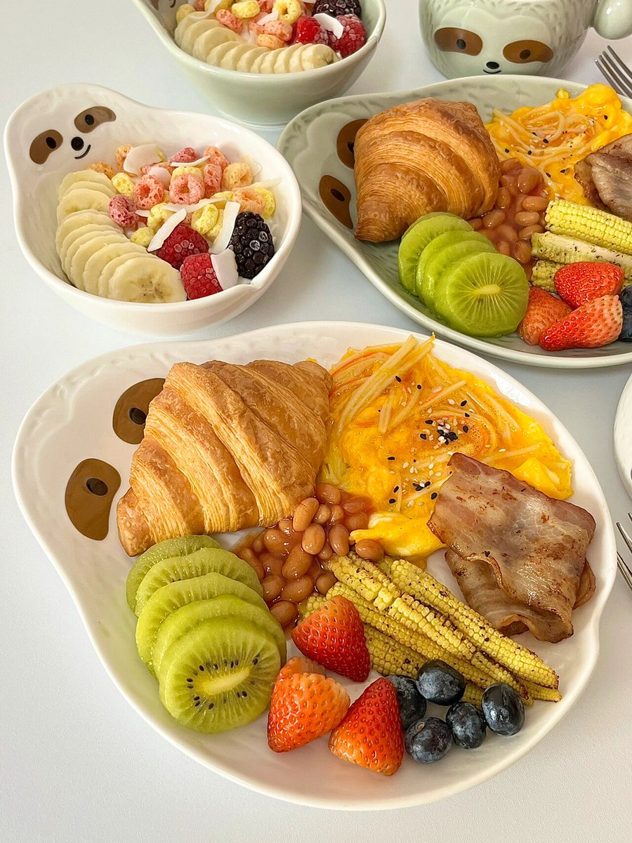 alphagr8's tweet photo. Just finished a cozy homemade breakfast: fluffy scrambled eggs, crispy whole-grain toast, and a berry-filled yogurt bowl. Slow Sunday mornings hit different https://t.co/r5uj8CZ7DT