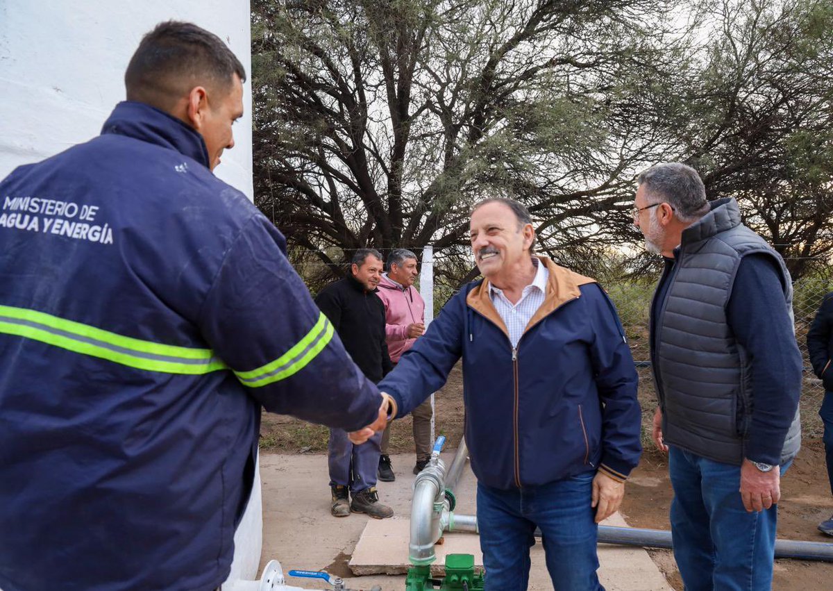 QuintelaRicardo's tweet photo. El agua es un derecho, y mantenemos el compromiso de que cada familia riojana tenga acceso a ella. 

Inauguramos el acueducto Desiderio Tello - Chelcos, una conexión de siete kilómetros que permitirá a los habitantes del lugar seguir teniendo agua durante durante la época de lluvias a pesar de las crecientes que afectan las tomas. 

Seguimos trabajando para garantizar el acceso al agua a cada punto de la provincia y dando cumplimiento a nuestra Constitución.