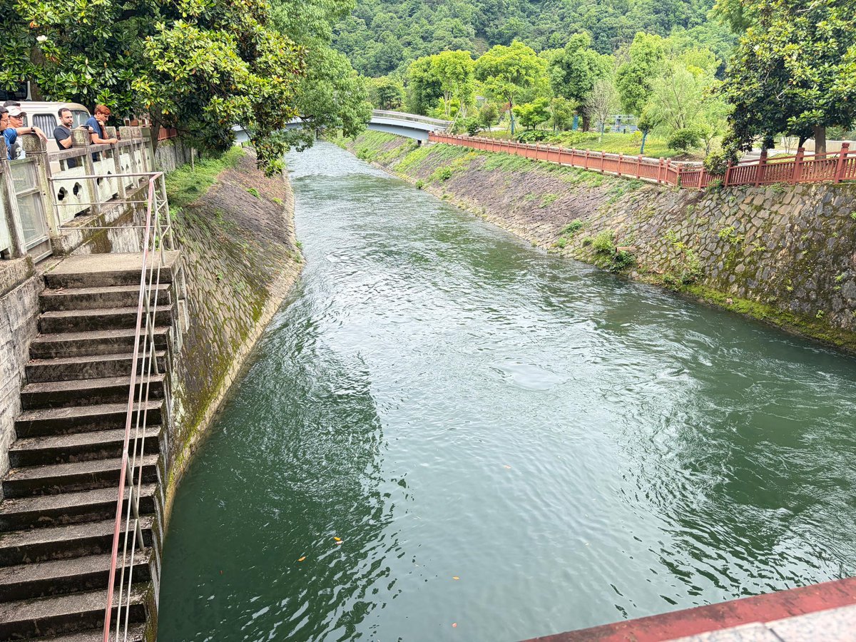 TANGO_CSOandNGO's tweet photo. The seminar on climate change adaptation and energy transition for Belt &amp; Road countries visited the Yucun Village in Anji County &amp; the Laoshikan Hydropower Station. The visit highlighted China’s journey in promoting green development, ecological protection and energy innovation https://t.co/zgjfq2tmOW