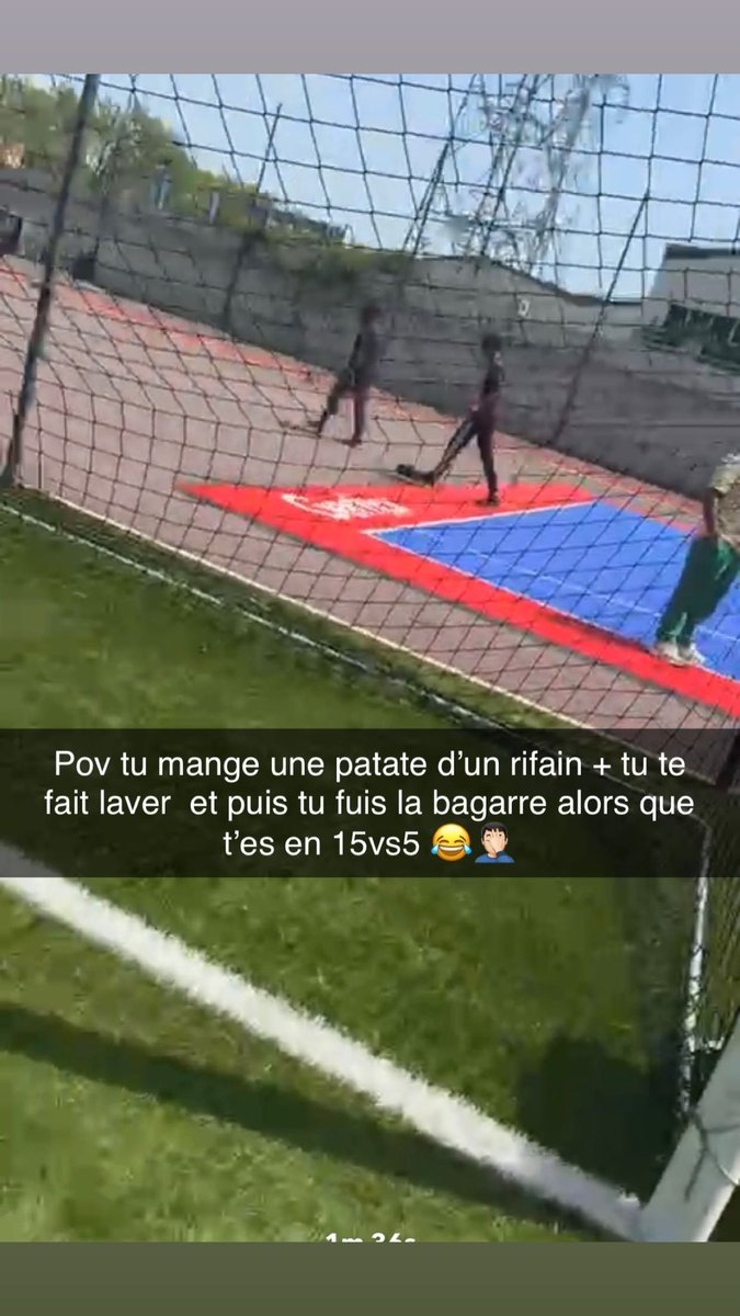 RifianOfStreet's tweet photo. Ta fait fuir personne mdr le mec voulait juste pas toucher des papa de 40ans alors que t’avais déjà fuit toi 🤣🤣🤣 comment t’explique que jtai pataté au milieu des t’es 15gars et que personne m’a rien fait ???? Aller explique nous ça https://t.co/4nOCQzPRNz