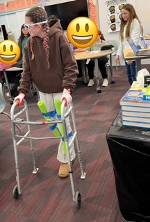 WisMed's tweet photo. A big thanks to Waukesha County Medical Society President Kieran McAvoy, MD, for taking the time to speak to Pewaukee high school students about what it’s like being a physician, what her schooling was like, her reasons for becoming a physician, and more!
https://t.co/VsnOZJHvaW https://t.co/FcYYHBsp2J