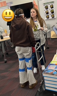 WisMed's tweet photo. A big thanks to Waukesha County Medical Society President Kieran McAvoy, MD, for taking the time to speak to Pewaukee high school students about what it’s like being a physician, what her schooling was like, her reasons for becoming a physician, and more!
https://t.co/VsnOZJHvaW https://t.co/FcYYHBsp2J