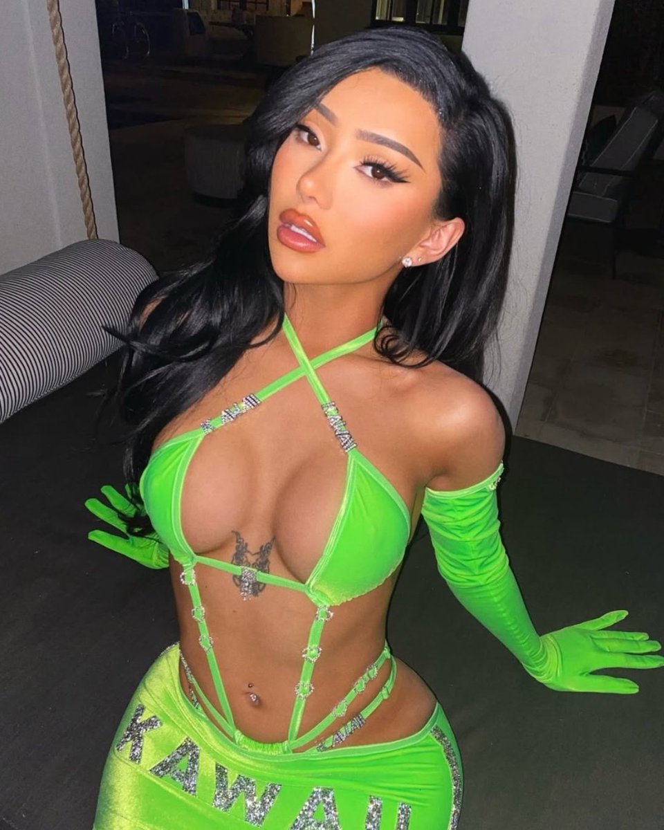 agentofchangemd's tweet photo. @nikitadragun in neon. 😍

Watching patients step into themselves and embrace who they are is one of the most rewarding parts of what I do. 💚

https://t.co/z9MFt6hICg https://t.co/VdebRgHuqB