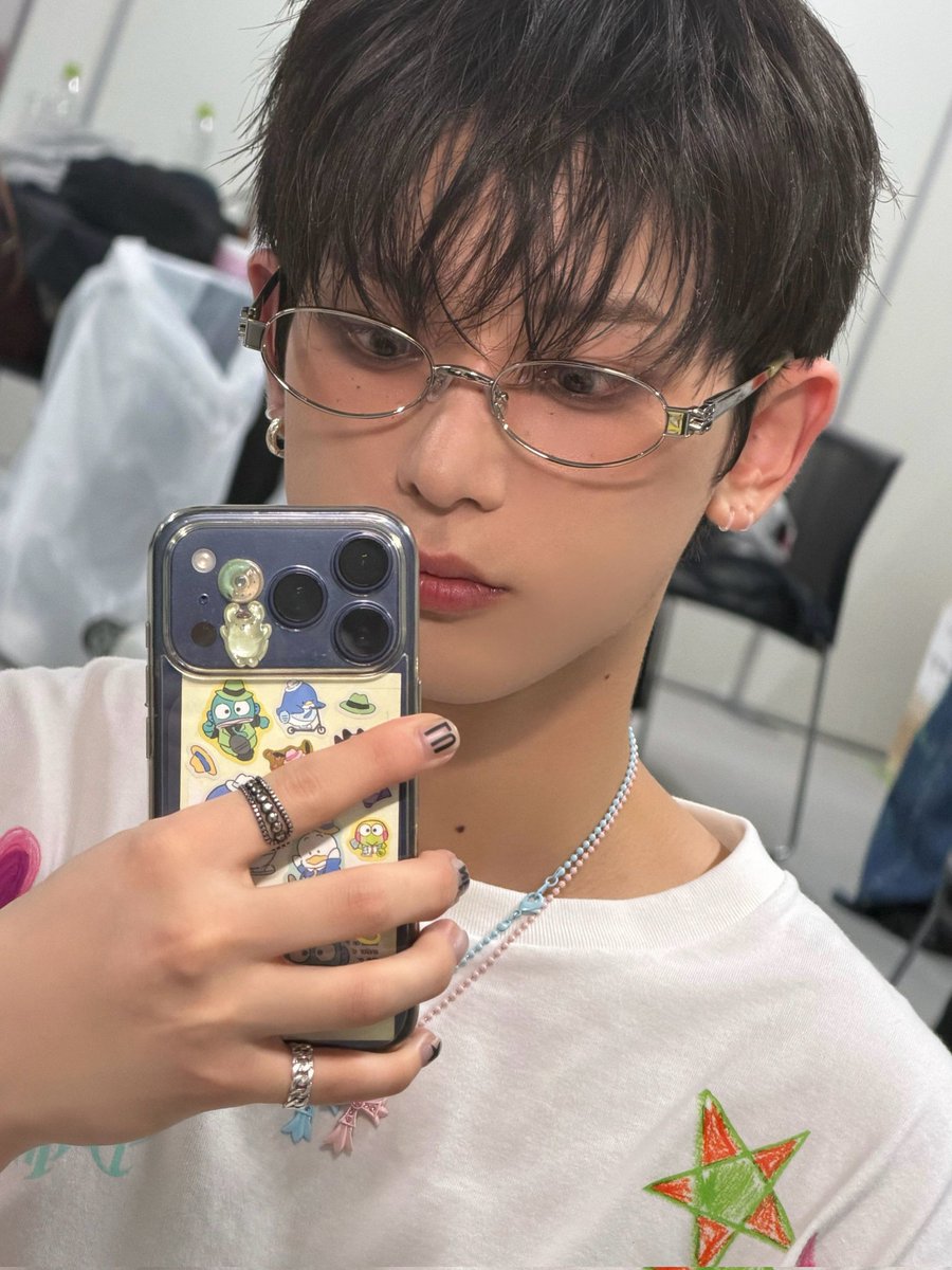 andTEAMluneGBL's tweet photo. 🌐 [WEVERSE] 260528
       #HARUA Post 🐰

"I asked the makeup artist for a lot of things and this is the makeup I ended up with 😏
Does it look good on me?"

🔗https://t.co/EEs17TYZxH

#andTEAM_HARUA #앤팀
@andTEAM_members https://t.co/P2KpcVIhVx