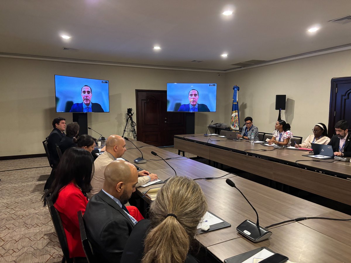 OEA_Cyber's tweet photo. 🔐 En el marco de las Jornadas #STICDOMINICANA 2026, @OEA_Cyber realizó una reunión cerrada entre equipos de respuesta a incidentes (CSIRTs) y fuerzas del orden.
🤝 Un espacio de trabajo técnico junto a representantes de @INTERPOL_HQ, @MicrosoftLatam y #CSIRTAmericas para fortalecer la cooperación en la región frente a amenazas como botnets y sistemas de comando y control (C2).
🧠 Durante la sesión se abordaron tendencias actuales, mecanismos de intercambio de información y oportunidades de colaboración operativa entre CSIRTs y autoridades de aplicación de la ley.  Este tipo de encuentros refuerzan la coordinación regional y la capacidad de respuesta conjunta ante incidentes cibernéticos.