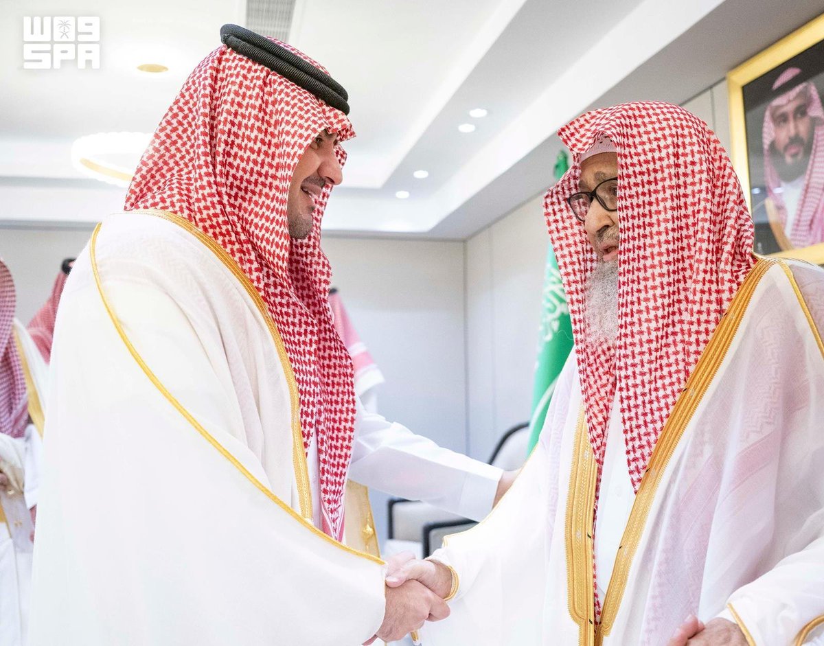 SPAregions's tweet photo. الأمير عبدالعزيز بن سعود وزير الداخلية رئيس لجنة الحج العليا يزور سماحة المفتي العام للمملكة.
https://t.co/4lzBaKS7jO
#حياكم_الله | #واس_حج47 https://t.co/XrBr87nO3u