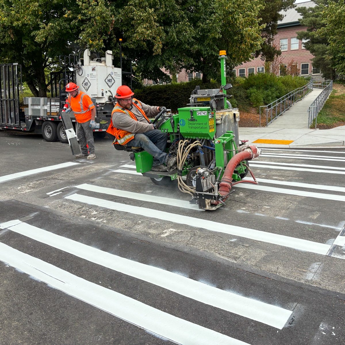 seattledot's tweet photo. Last year, we re-marked 1,500 crosswalks and re-painted 560 miles of Seattle streets.

If you notice a damaged crosswalk or street marking, please report it through the Find It, Fix It app or email 684-ROAD@seattle.gov https://t.co/wtSBA4IY60