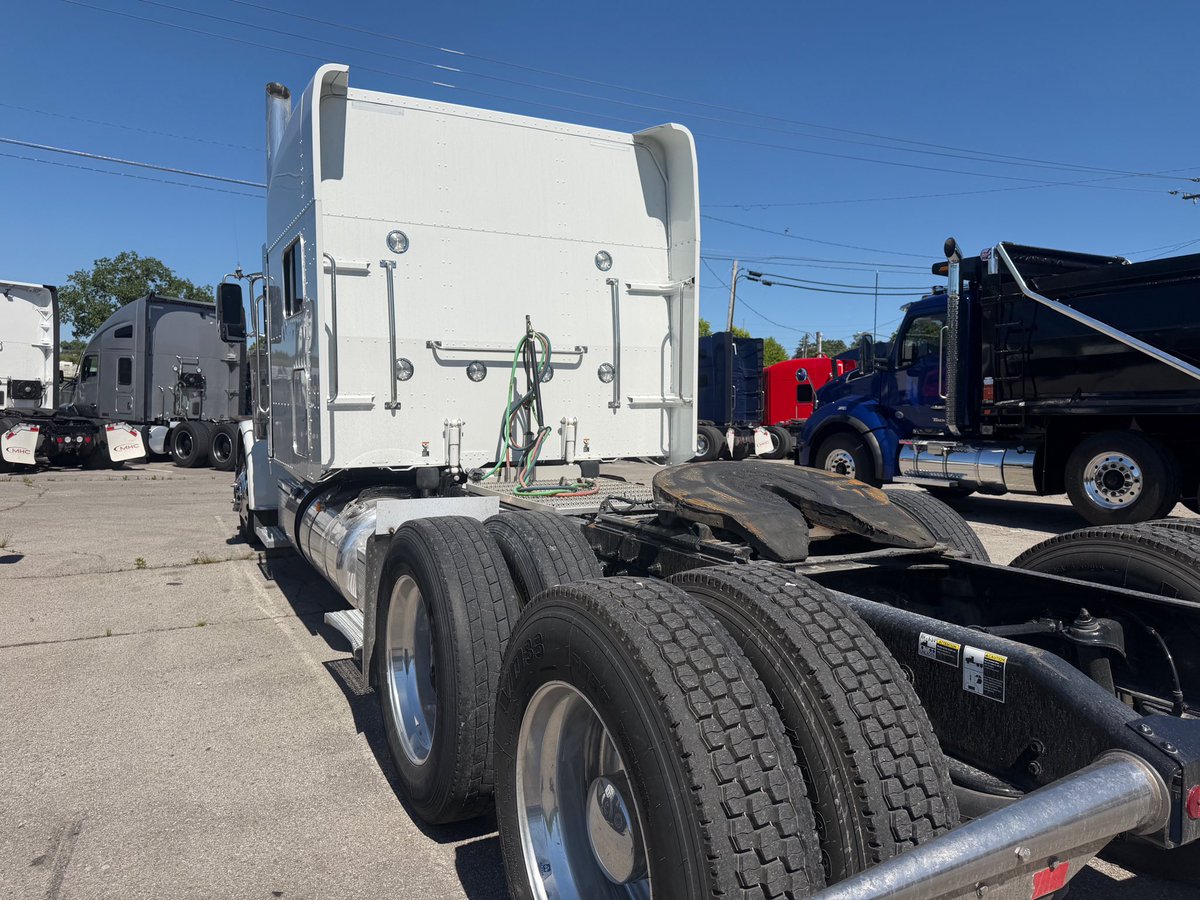 IzerTruckSales's tweet photo. 🔥 2024 Peterbilt 389 – Clean Late Model Hood Truck 🔥
 
💲 Price: $174,950 📍 Location: Nashville, TN 📦 Stock #: 623846
 
✔️ Cummins X15 ✔️ 560HP ✔️ 18 Speed Manual ✔️ 175,791 Miles

#peterbilt #foryou #fyp #trucker #trucking https://t.co/z01rtiqtby