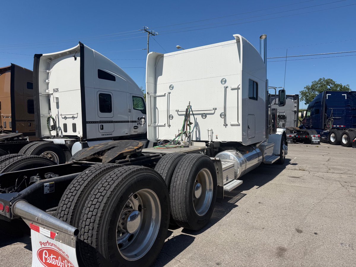 IzerTruckSales's tweet photo. 🔥 2024 Peterbilt 389 – Clean Late Model Hood Truck 🔥
 
💲 Price: $174,950 📍 Location: Nashville, TN 📦 Stock #: 623846
 
✔️ Cummins X15 ✔️ 560HP ✔️ 18 Speed Manual ✔️ 175,791 Miles

#peterbilt #foryou #fyp #trucker #trucking https://t.co/z01rtiqtby