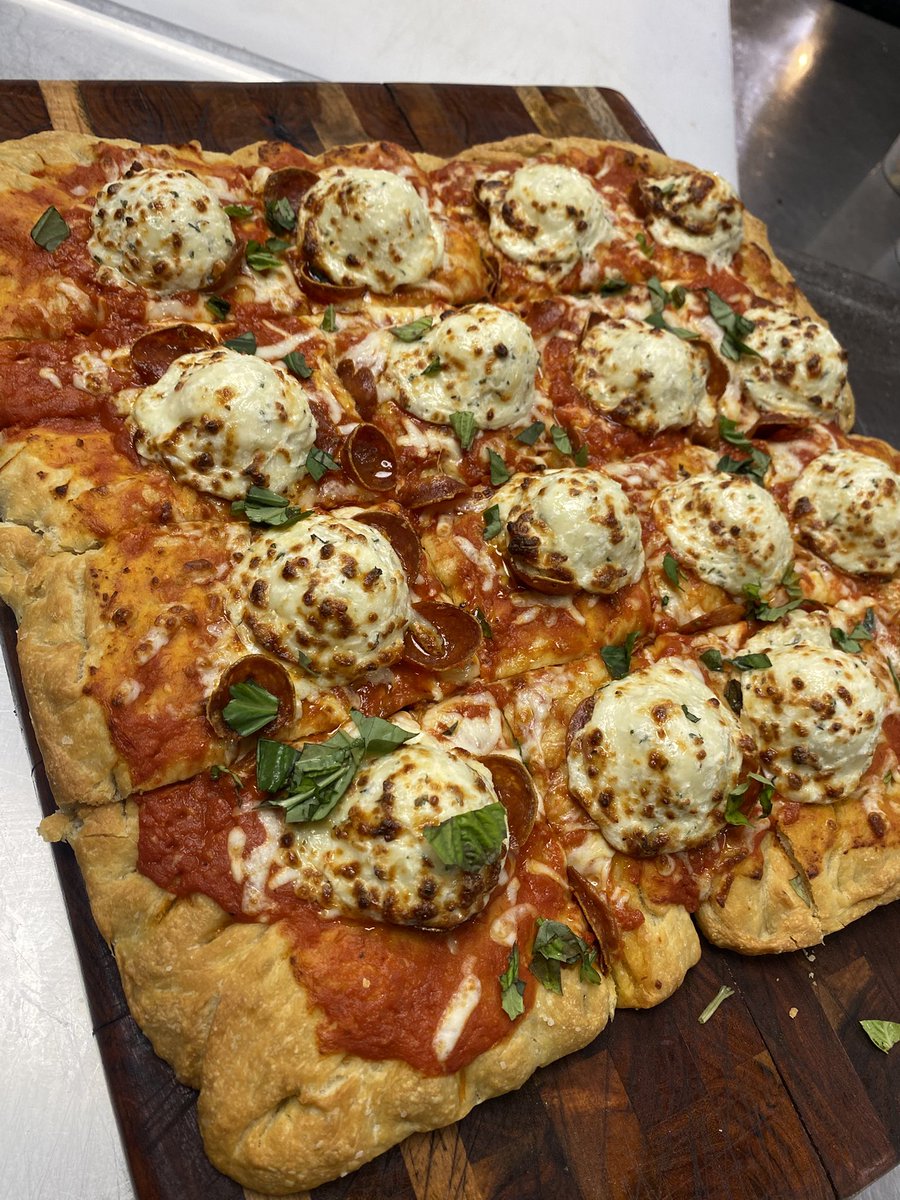 chillin_cold's tweet photo. This pizza special is doing numbers https://t.co/P3Cv0RAd9R