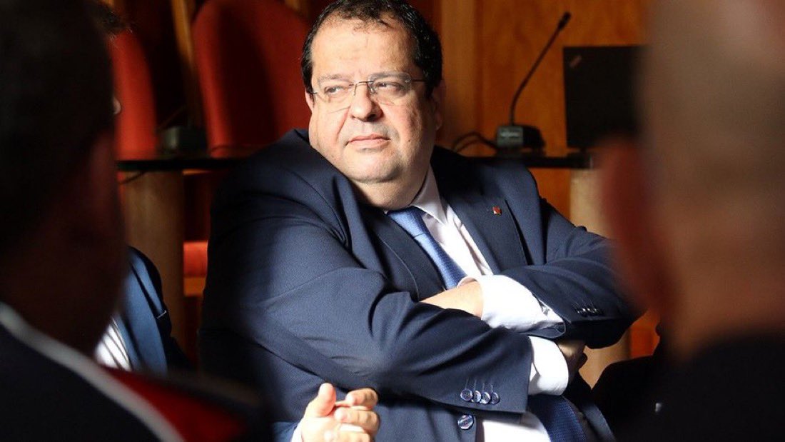 SergiMaranya's tweet photo. ATENCIÓ 19.55 h: El TSJC investiga Joan Ignasi Elena i Joan Herrera com a cooperadors necessaris en un presumpte cas de prevaricació administrativa a Altafulla.

👉🏻 El cas se centra en contractes menors adjudicats entre el 2017 i el 2019 pel govern de Fèlix Alonso, exbatlle dels Comuns.

👉🏻 La consultora Sinergia EDM, vinculada a Elena i Herrera, hauria cobrat 22 factures per 25.046,67 € + IVA en serveis d’assessorament.

👉🏻 El TSJC veu indicis d’ús fraudulent dels contractes menors per esquivar publicitat i concurrència. Fèlix Alonso també és investigat pel Suprem.

🤔 Sempre presumint de superioritat moral i, al final, el de sempre: presumptes contractes a dit, xarxes de partit i diner públic pel mig. No, no és una condemna, però sí un cas prou greu perquè donin explicacions immediates.