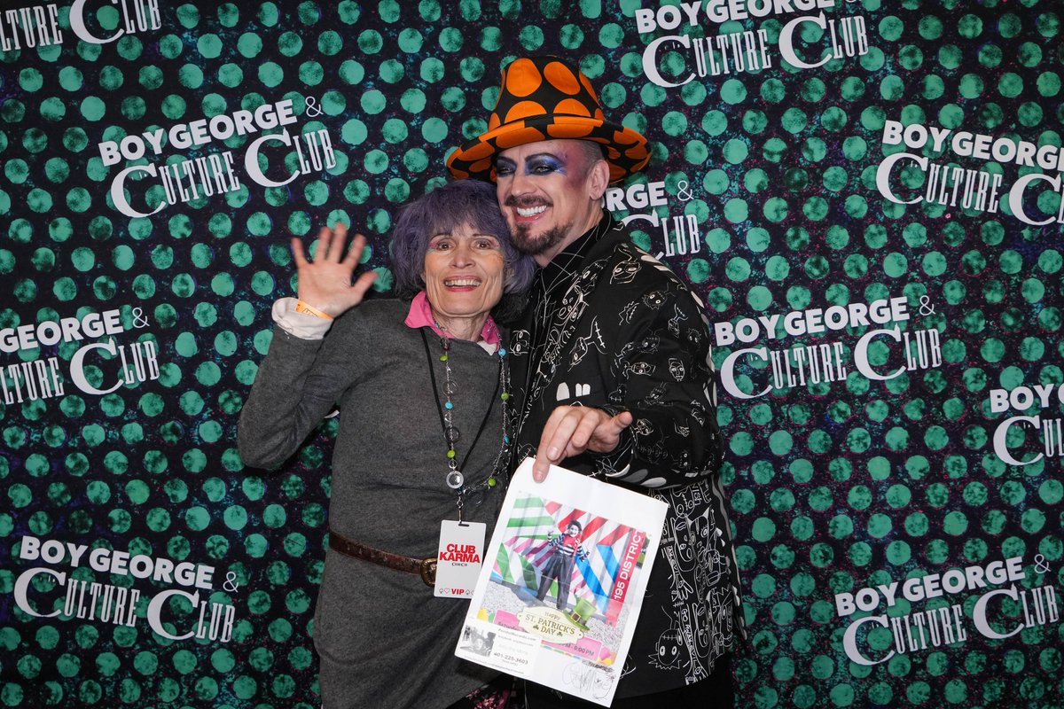 ElvisLilSis's tweet photo. @BoyGeorge met you  at  meet&amp;greet!!!  Mohegan Sun Casino  AmyTheMime....lets  do  a  video!!! https://t.co/e5OBfT2qES