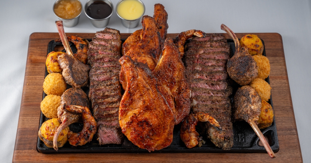 PerrysDining's tweet photo. Meet the NEW Signature Steakhouse Smorgasbord for 4:

🥩16oz Caramelized Prime Rib + 14oz Smoked NY Strip
🍖Perry’s Famous Pork Chop
🍢4 Lamb Lollipops
🍤4 BBQ Bacon-wrapped Gulf Shrimp
🦀4 Mini Crab Cakes
🍄4 Seafood Stuffed Mushrooms
✨Truffle Merlot Demi-glace + Beurre Fondue https://t.co/lx1hvZVXvo