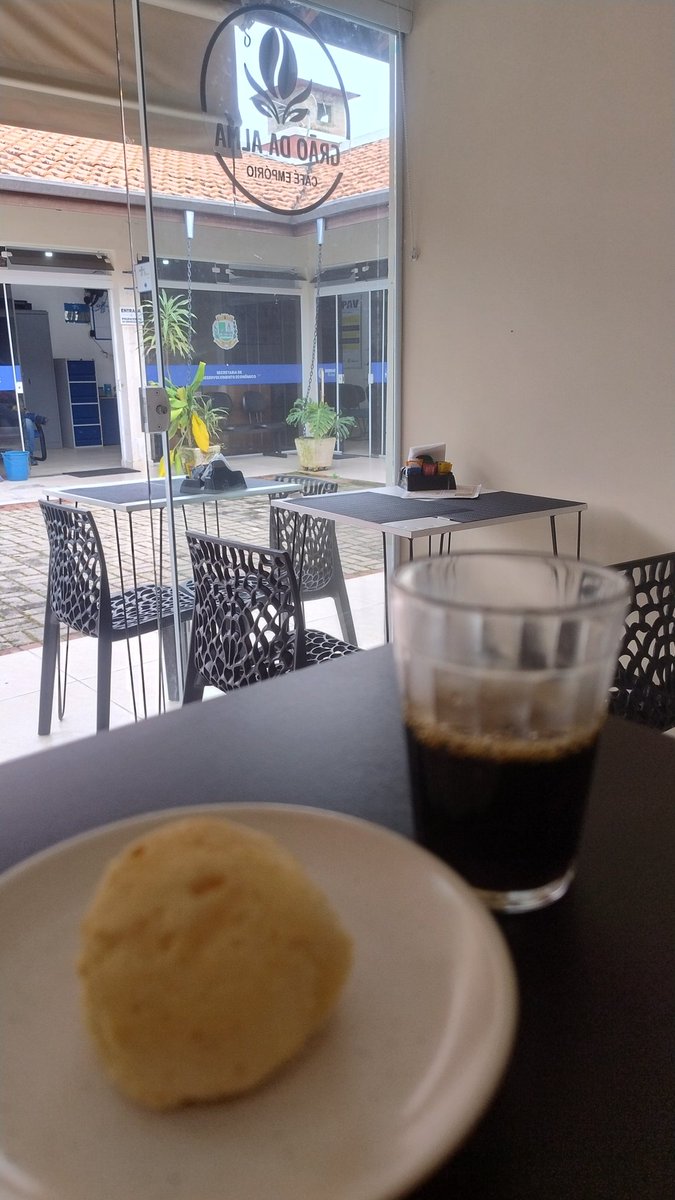 ROSEMEIRE12's tweet photo. passando com cafezim pra deixar um boa tarde . 🌻🌻🚀🚀 https://t.co/aHyu7PKBUI